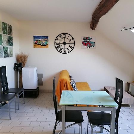 Appartement Climatise Avec Parking Prive A Doue La Fontaine Bagian luar foto