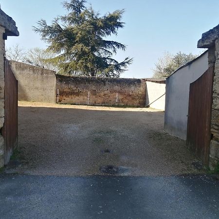 Appartement Climatise Avec Parking Prive A Doue La Fontaine Bagian luar foto