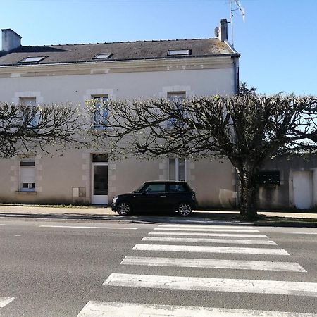 Appartement Climatise Avec Parking Prive A Doue La Fontaine Bagian luar foto