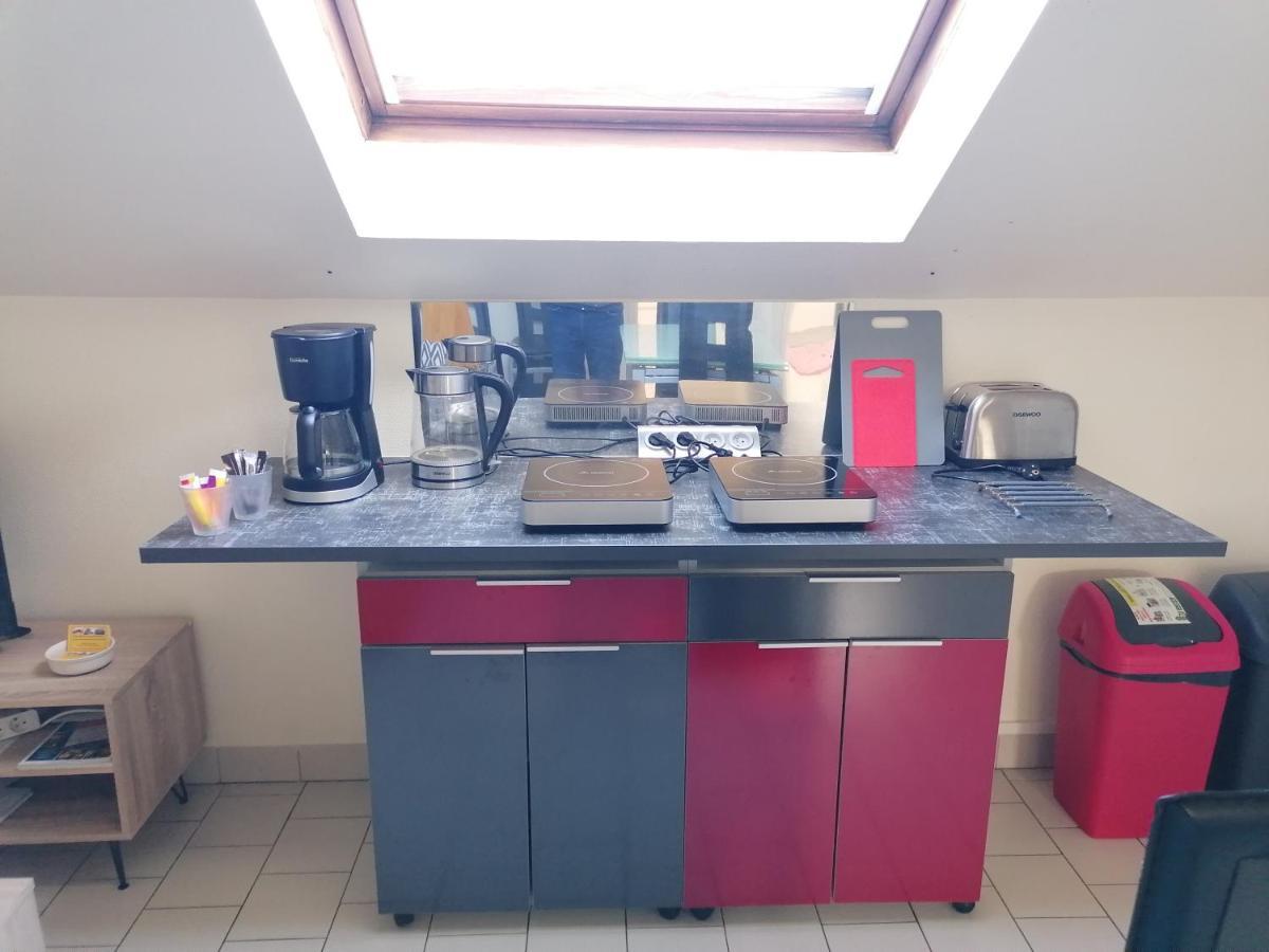 Appartement Climatise Avec Parking Prive A Doue La Fontaine Bagian luar foto