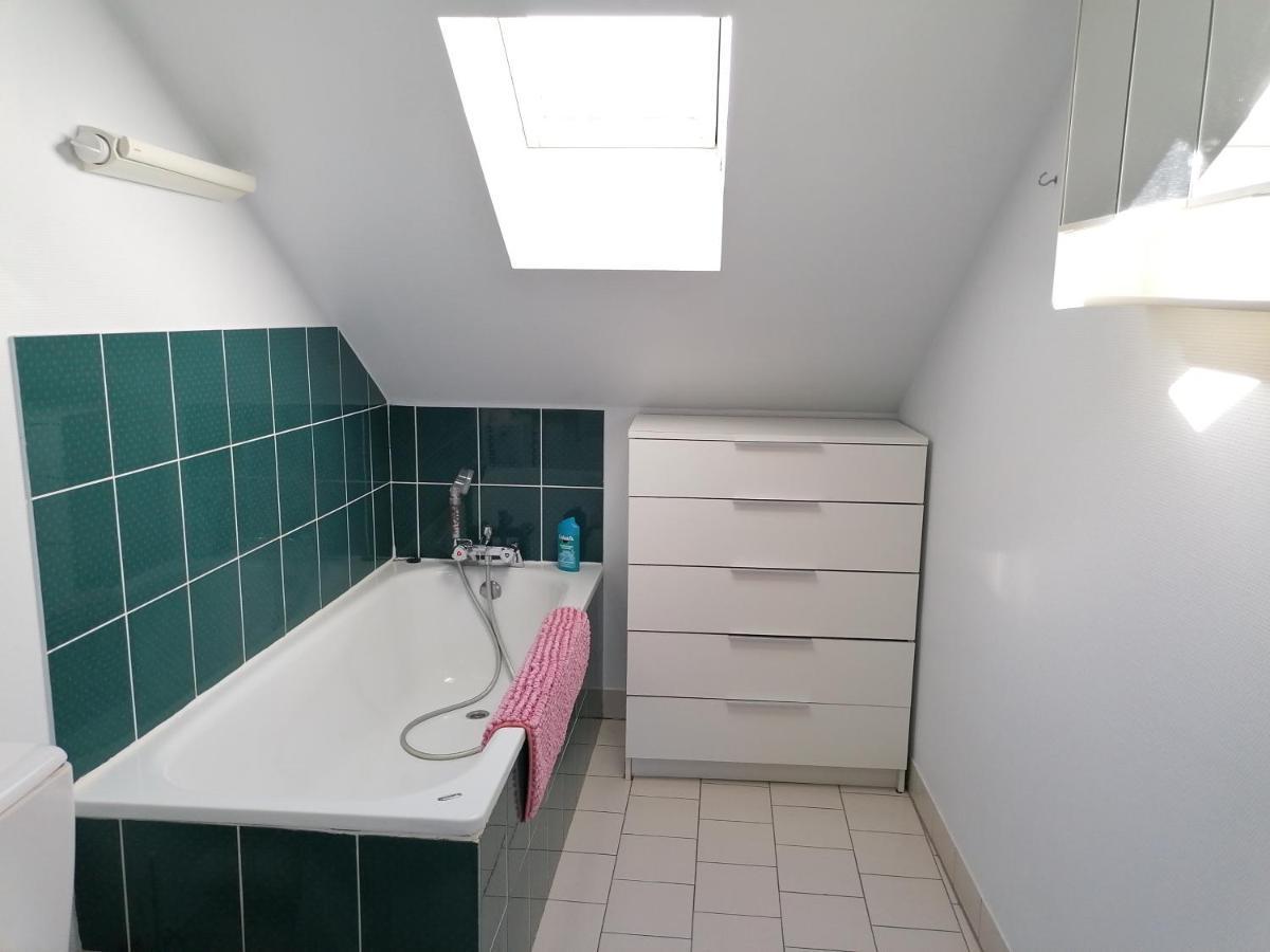 Appartement Climatise Avec Parking Prive A Doue La Fontaine Bagian luar foto