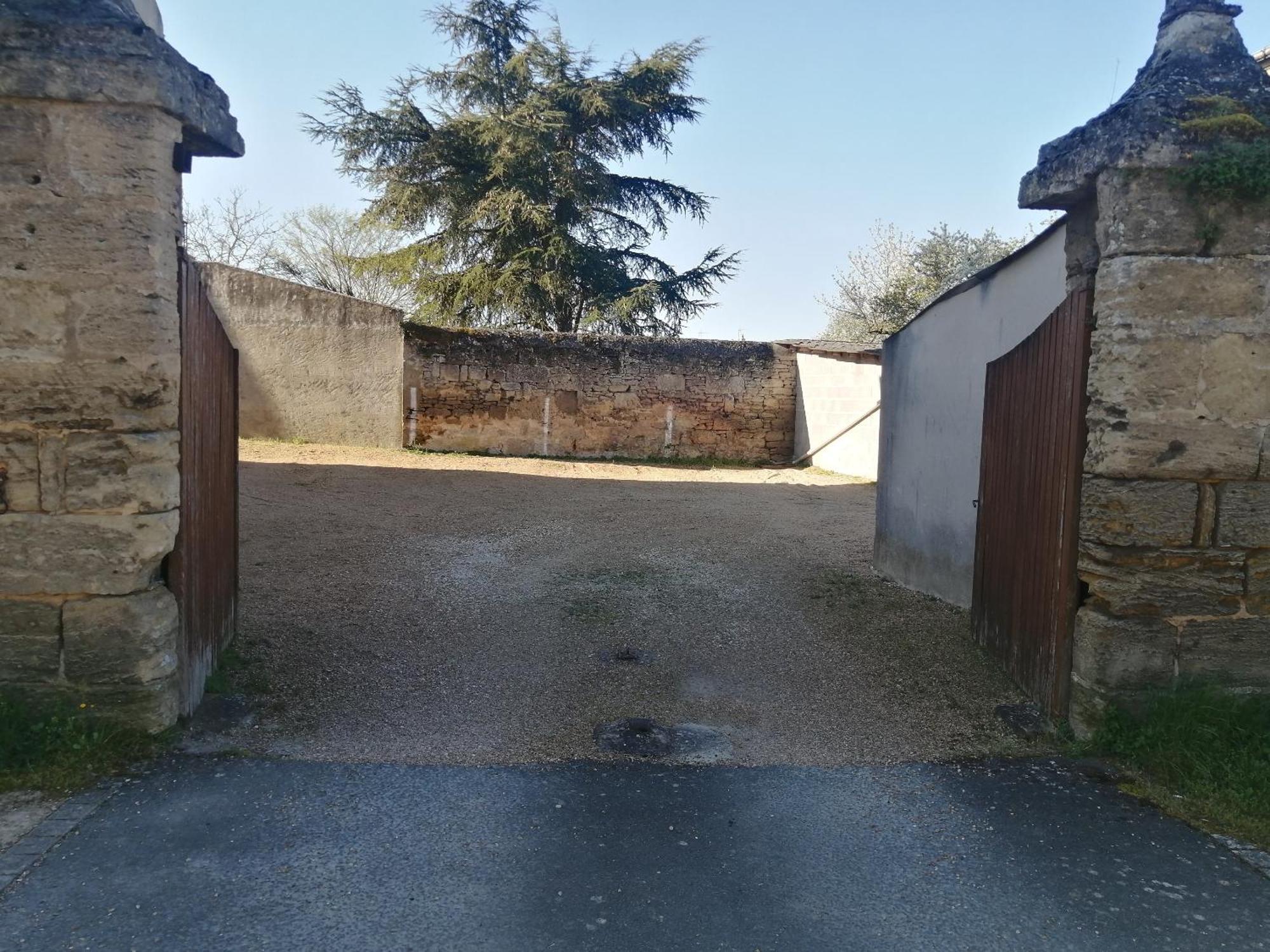 Appartement Climatise Avec Parking Prive A Doue La Fontaine Bagian luar foto