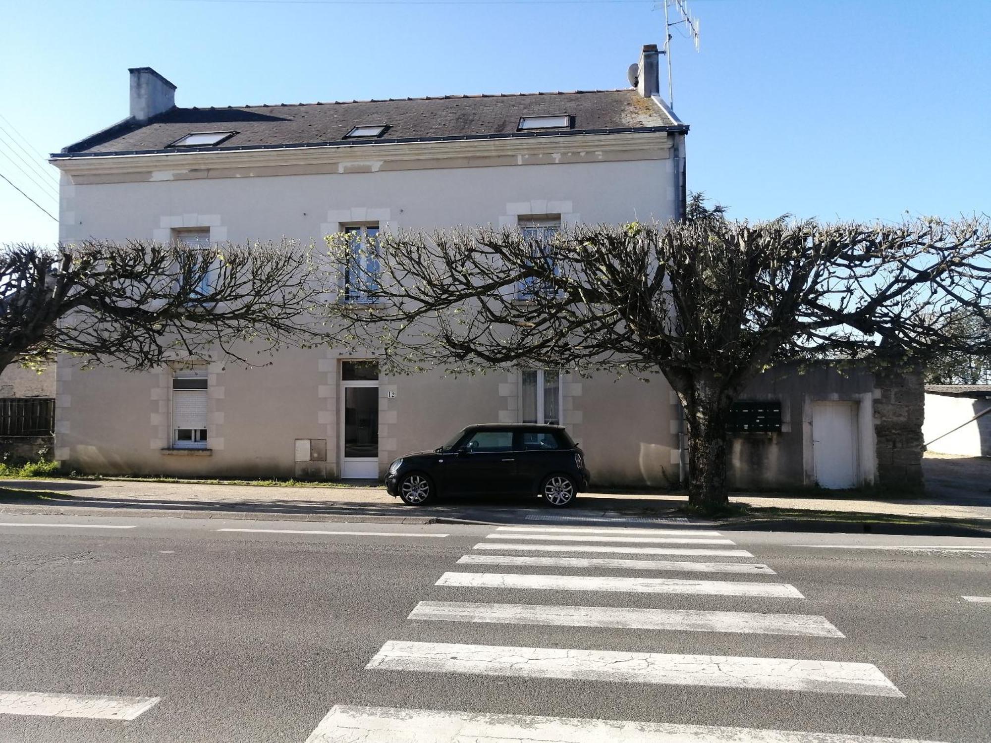 Appartement Climatise Avec Parking Prive A Doue La Fontaine Bagian luar foto